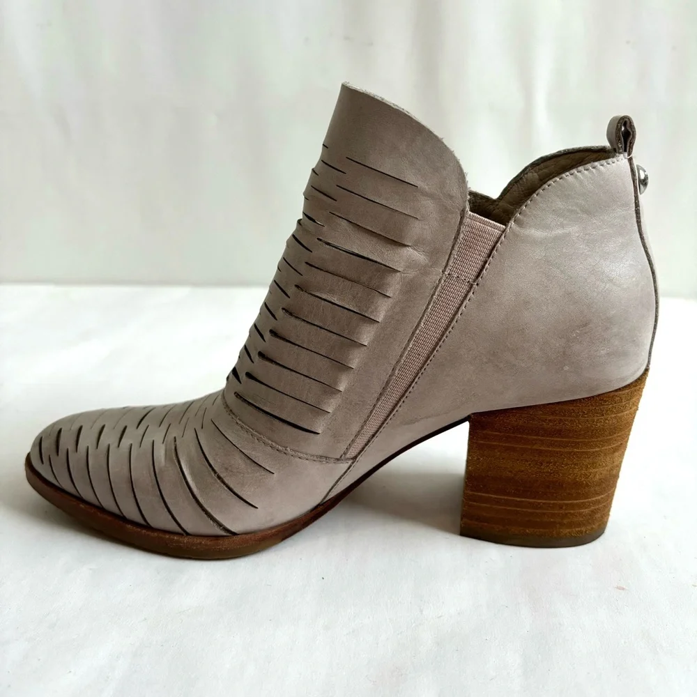 Donald J Pliner Elton Leather Cut Out Ankle Boots Pale Pink Gray Size 6M